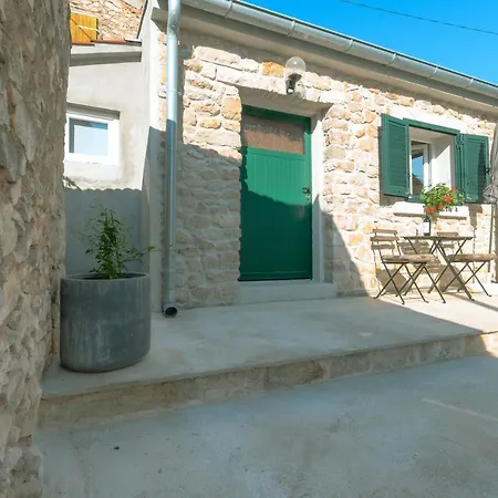 Small Stone House Luka Apartment