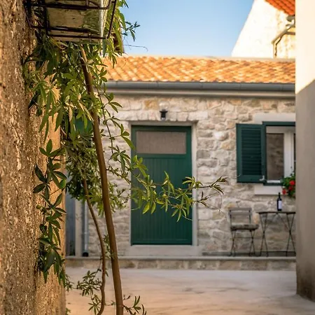Small Stone House Luka Zadar