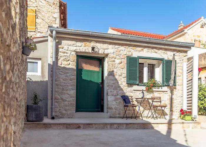 شقة Small Stone House Luka *