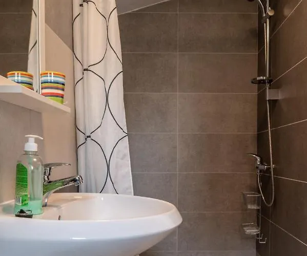 Small Stone House Luka شقة *